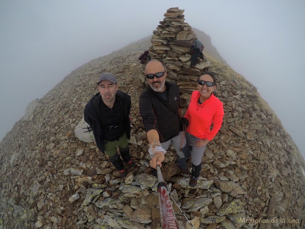 Joaquín, Luis y Dolors en la cima de la Tusse de Prat Long, 2.541 mts.